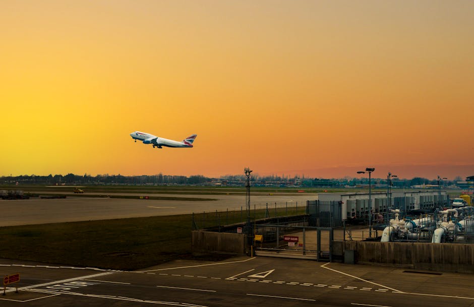 Flugzeug am Heathrow Airport bei Sonnenuntergang